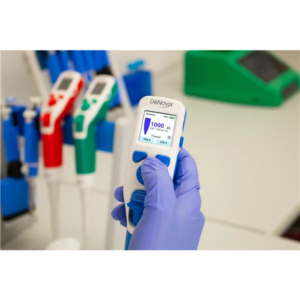 Squid™ DeNovix elektronická pipeta modrá (1–1000 µL) 
